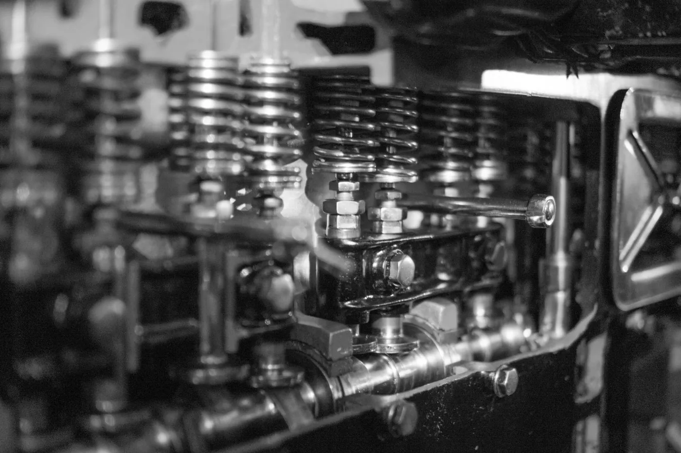 Monochrome engine details